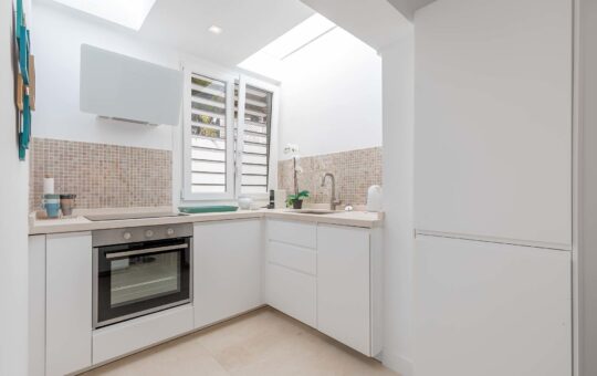 Refurbished terraced house near the beach - Modern fitted kitchen
