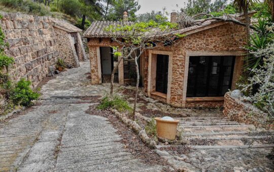 INVESTMENT: Natural stone finca in the Sa Coma Fría valley, Andratx - External facade