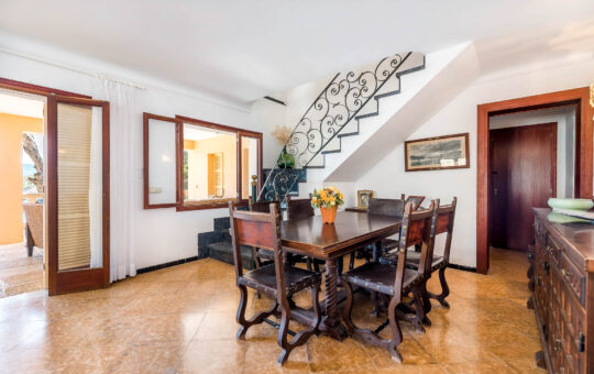 PROPERY TO REFURBISH: Front line villa with direct sea access - Dining area