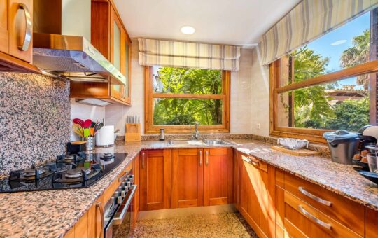 Family villa in a renowned residential area - Fitted kitchen