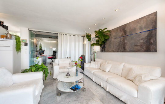 Charming and bright villa in Es Verger - Living room