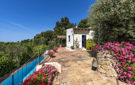 Cosy finca in priviledged area with dreamlike views in Galilea - Main facade and entrance