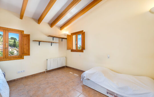 Lovely and rustic family finca in Galilea - Double bedroom
