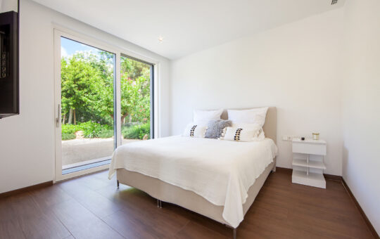 Modern new build villa in Sol de Mallorca with sea views - Bedroom 1