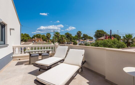 Completely renovated villa in a quiet residential area near the port - Open terrace on the 1st floor