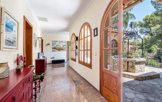 Mediterranean villa in a quiet residential area - Indoor arcades