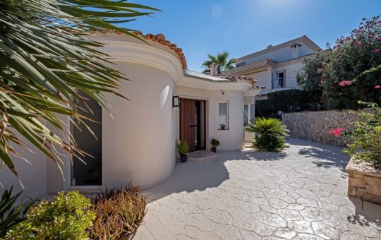 Modern luxury villa in a quiet location in Nova Santa Ponsa - Frontfacade