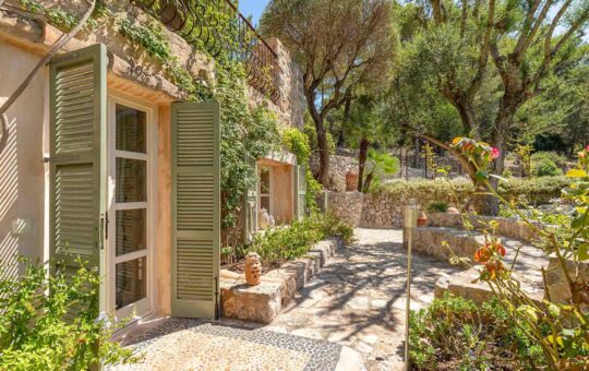 Maravillosa finca en entorno pintoresco en S'Arraco - Terraza con acceso a la cocina