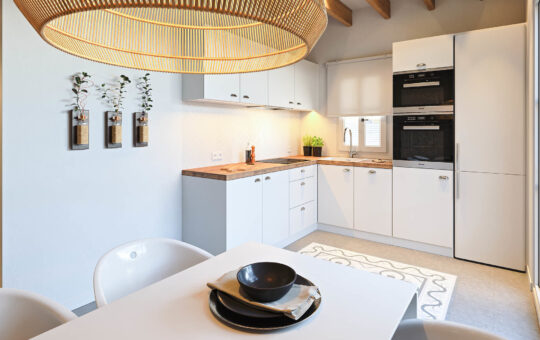 Casa de pueblo moderna en S'Arracó - Una moderna cocina amueblada