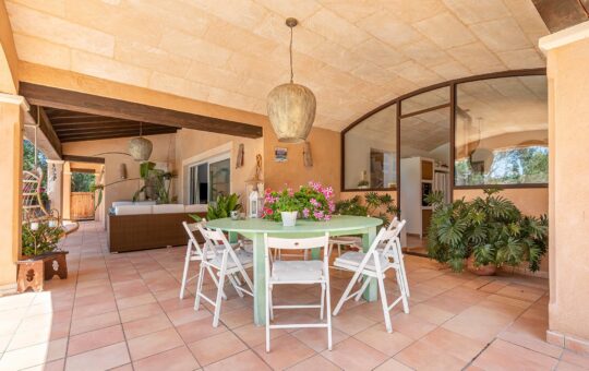 Villa mediterránea con piscina en Santa Ponsa - Terraza cubierta con comedor