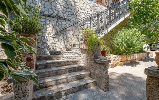 Villa mediterránea en tranquila zona residencial - Escalera principal