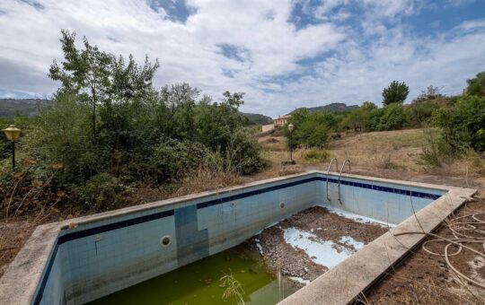 Acogedora finca mallorquina en plena naturaleza en Puigpunyent - Zona piscina