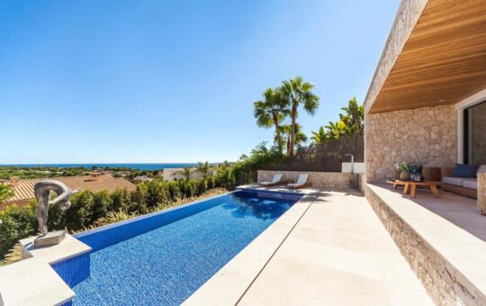Villa de lujo completamente reformada con vistas al mar en exclusiva zona residencial de Bendinat - Piscina infinita