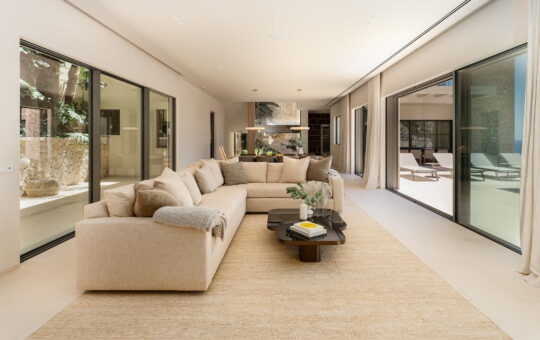 Premium Villa mit atemberaubendem Meerblick - Wohnbereich mit Zugang zur Terrasse