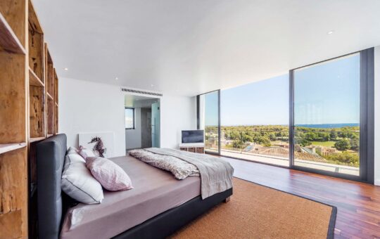 Kernsanierte Luxusvilla mit Meerblick in exklusiver Wohnlage in Bendinat - Schlafzimmer 1