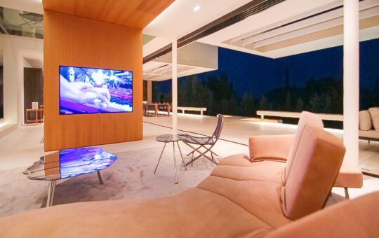Luxury villa on Montport - TV area