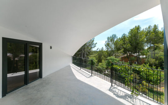 Moderne exklusive Neubau Villa - Überdachte Terrasse im UG