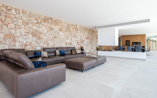 Spektakuläre Designer-Villa in Costa de la Calma - Offener Wohn-Essbereich mit Küche