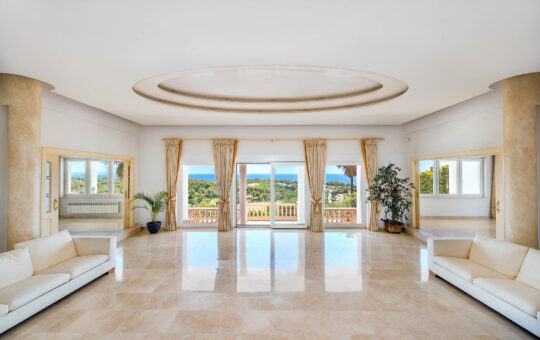 Villa mit wunderschönem Meerblick in Bendinat - Wohnbereich