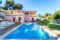 Fantastische Villa mit Ferienvermietungslizenz in Palmanova - Hauptfassade mit Poolbereich und Garten