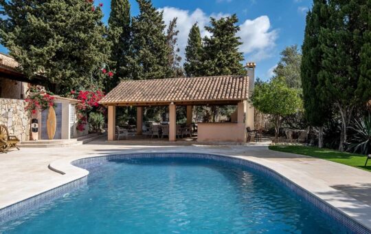 Wunderbare mallorquinische Finca in dem idyllischen Dorf Calvià - Pool und Außenküche