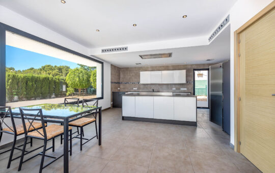 Moderne Familienvilla mit Pool in Costa de la Calma - Offene Küche mit Essbereich