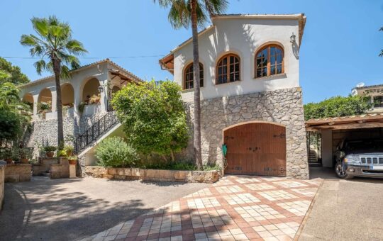 Mediterrane Villa in ruhiger Wohnlage in Paguera - Frontansicht der mediterranen Villa
