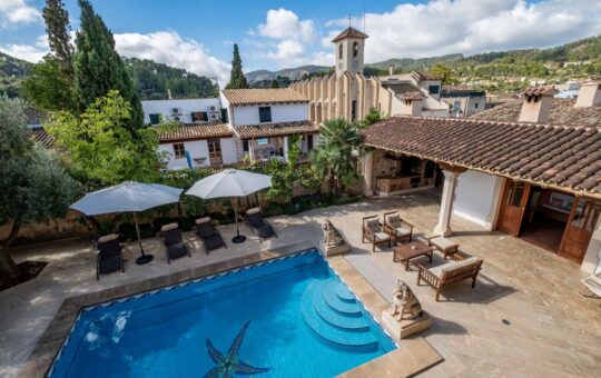 Eindrucksvolle charmante Villa im Herzen von Es Capdellà - Blick auf den Pool und das Dorf