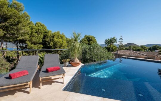 Moderne Luxusvilla in ruhiger Lage in Nova Santa Ponsa - Poolbereich mit Sonnenterrasse