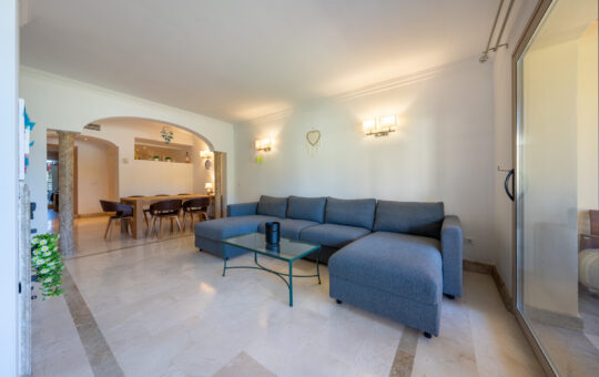 Mediterranes Appartement in gepflegter Residenz - Offener Wohn-Essbereich