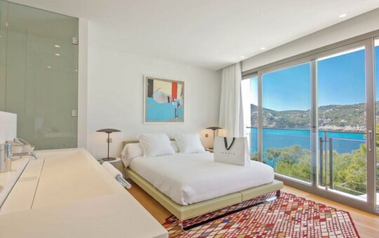 Outstanding modern villa in first sea line - Bedroom 3