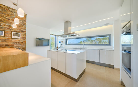 Exceptional villa with fantastic sea views - Modern fitted kitchen