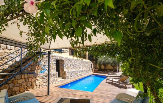 Villa with wonderful panoramic view - Lounge area with view to the pool