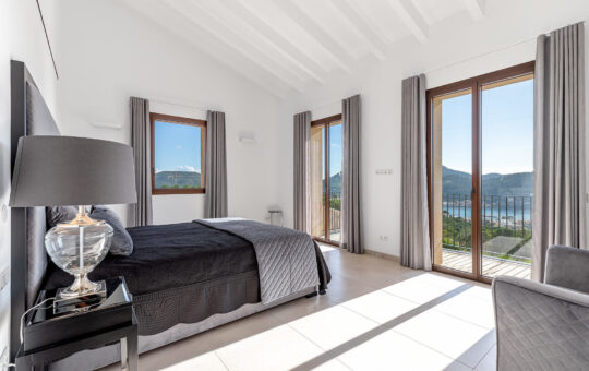 Unique luxurious property in prime location with sea view - Bedroom 2