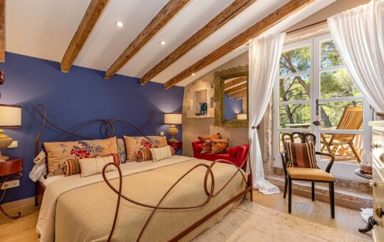 Wonderful finca in idyllic location in S’Arraco - Bedroom 1