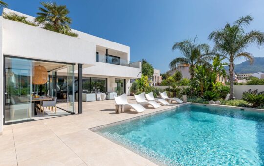 Exclusive newly built villa in the heart of Andratx - Pool area with sun terrace