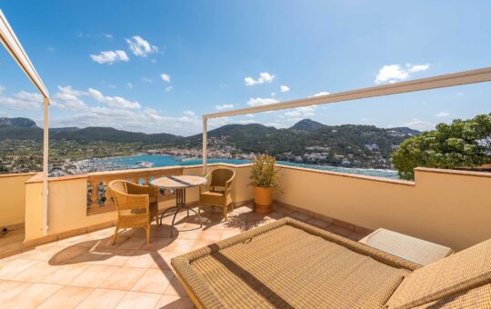 Charming Mediterranean duplex apartment with royal views over the port - Generous sea view terrace
