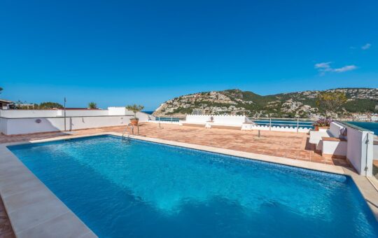 Completely renovated apartment with a dream view of the port - Communal pool with solarium