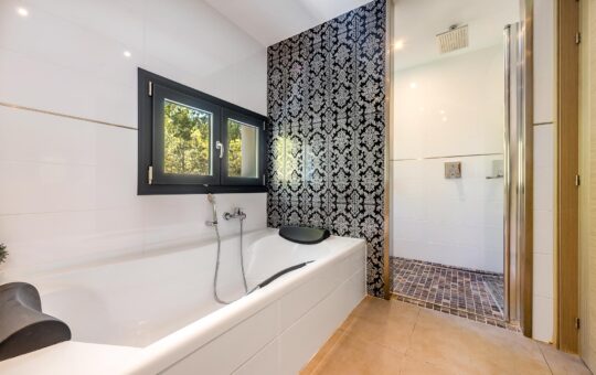 Modern family villa with pool in Costa de la Calma - Bathroom 3