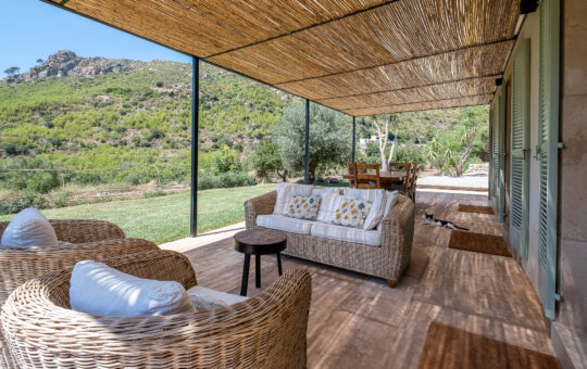 Charming completely renovated finca in a picturesque natural landscape - Covered terrace area