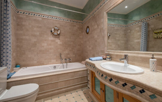 Impressive charming villa in the heart of Es Capdellà - Bathroom 1