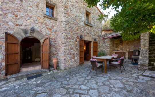 Charming natural stone finca with pool in the beautiful valley of Andratx - Terrace area with outdoor kitchen