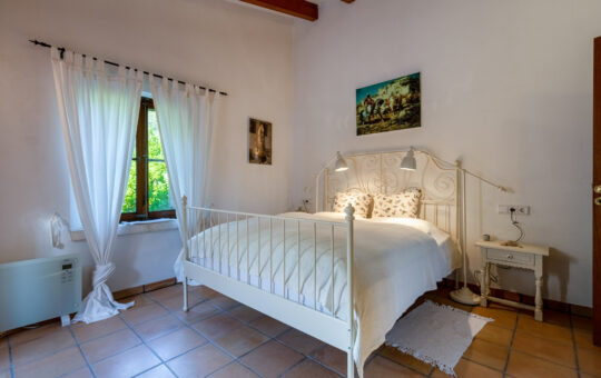 Charming natural stone finca with pool in the beautiful valley of Andratx - Bedroom 1