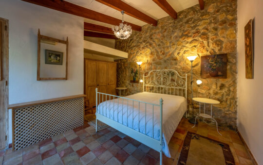 Magnificent Mallorcan finca property with holiday rental license - Bedroom in the guest apartment