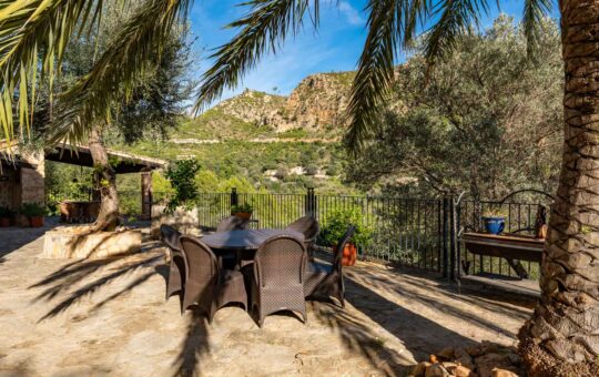 Magnificent Mallorcan finca property with holiday rental license - Magnificent panoramic mountain view