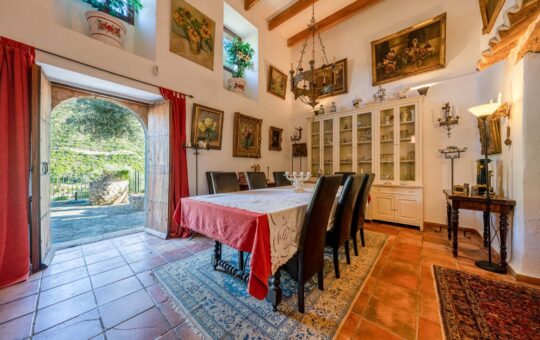 Magnificent Mallorcan finca property with holiday rental license - Entrance area