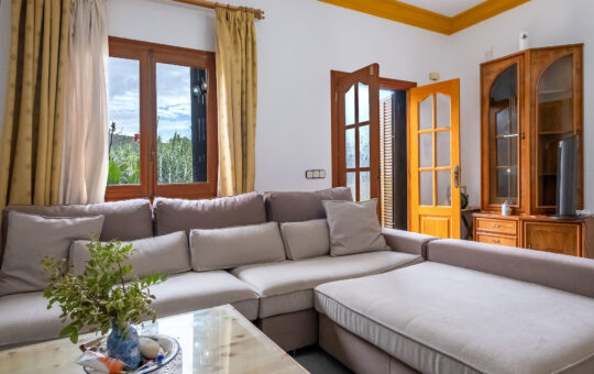 Cosy Majorcan finca surrounded by nature in Puigpunyent - Living room