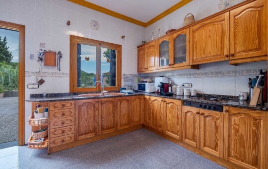 Cosy Majorcan finca surrounded by nature in Puigpunyent - Kitchen