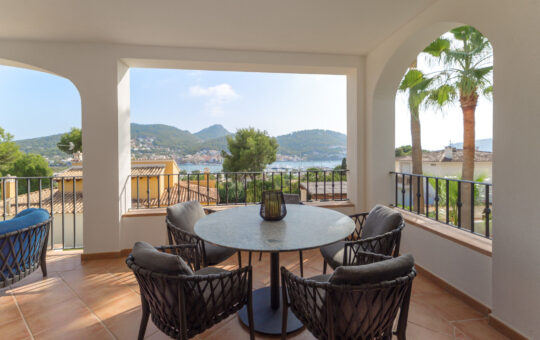 Mediterranean duplex apartment with port views - Terrace with dining area
