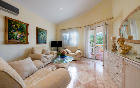 Spacious villa with sea views in Costa de la Calma - Living room with terrace access